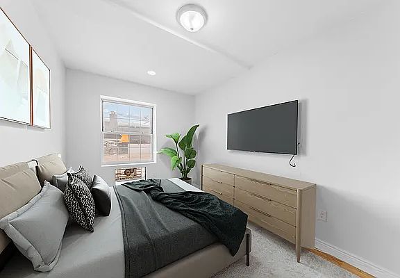 5th image of 7214 47th Ave #1