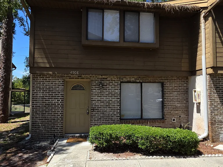 4908 Silver Oaks Vlg — Photo 1