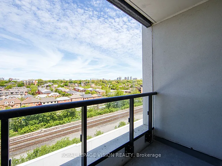 858 Dupont St #710 — Photo 20