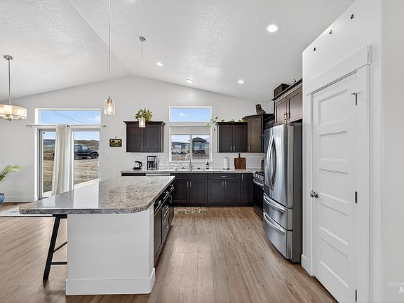 4th image of 1854 Jacks Rd