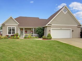2999 Royal Blue Ct, Holland, MI 49424