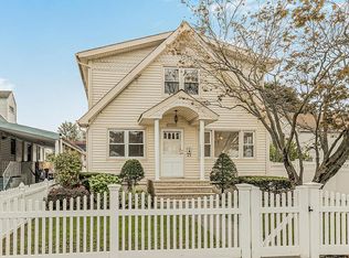 13825 242nd St, Rosedale, NY 11422