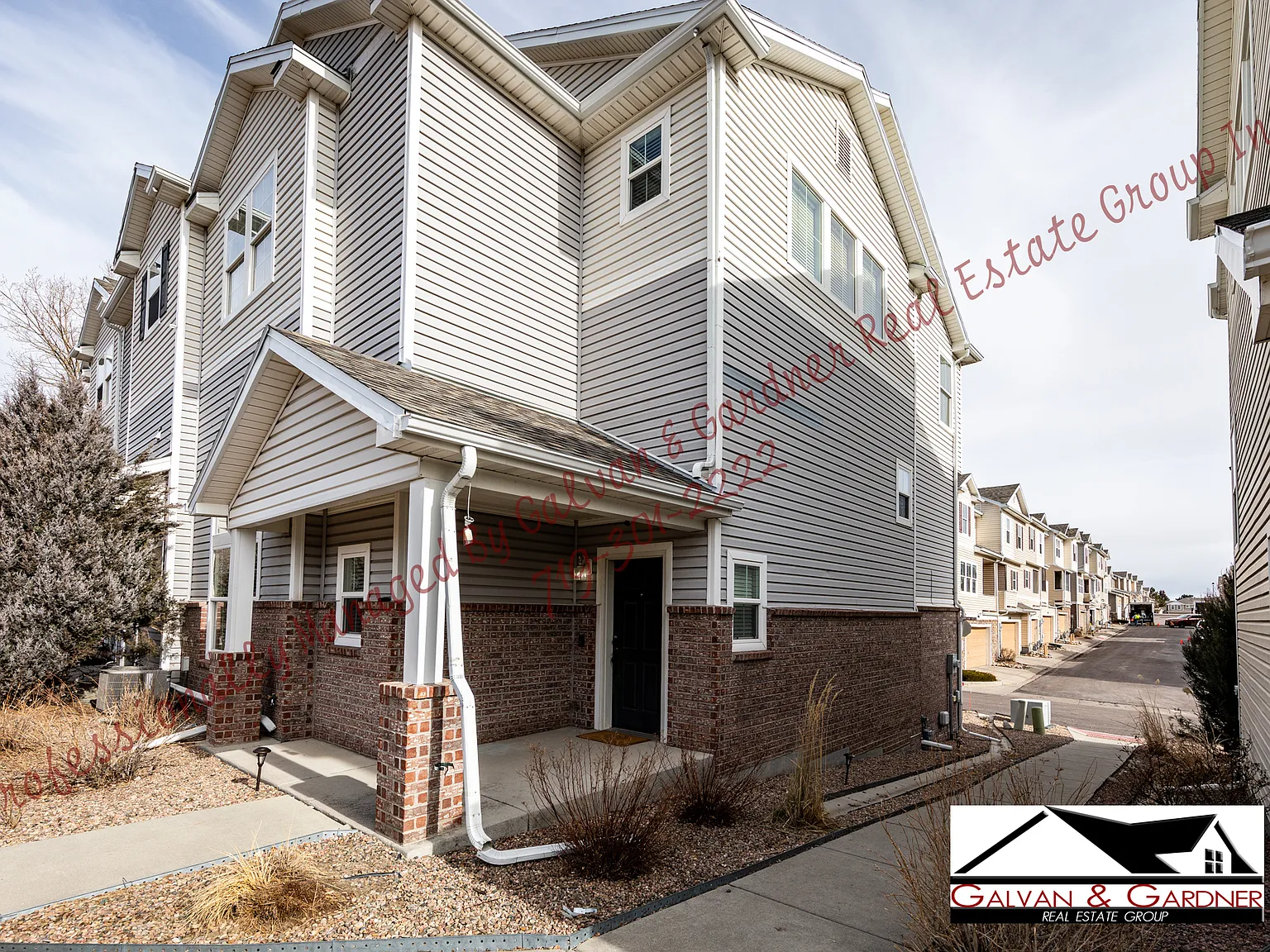 3 bed, 2.5 bath, 1957 sqft, $2,100 — Photo 3