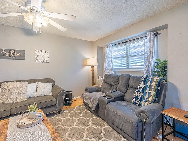 3413 Belmont Ave — Photo 24
