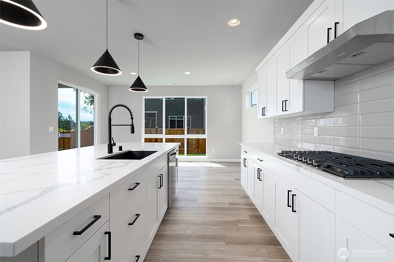 5th image of 7526 64th Avenue NE