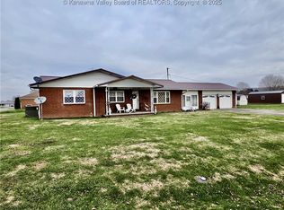 220 Simmons Dr, Millwood, WV 25262
