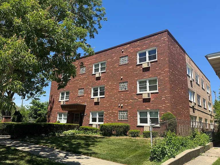 5026 Suffield Ct #3D — Photo 2