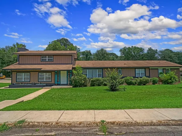 1418 W 2nd Pl, Russellville, AR 72801