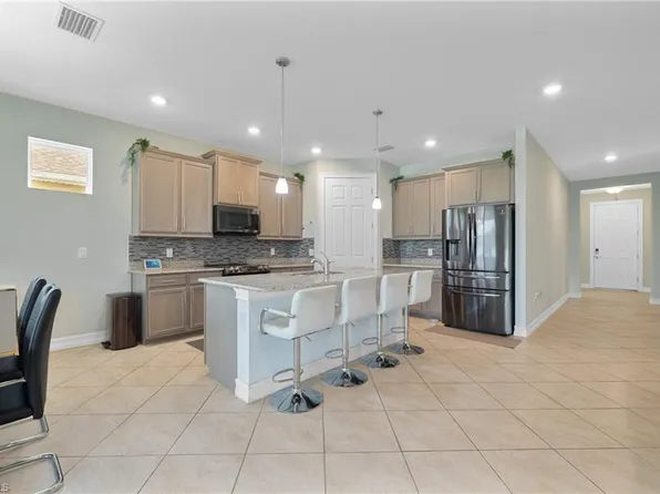 3289 Baravaldo CIR, CAPE CORAL, FL 33909