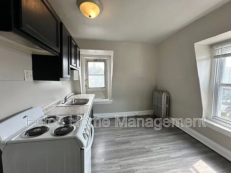 100 Windsor St #3 — Photo 9
