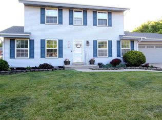 400 Ivy Glen Ct, Waterford, WI 53185