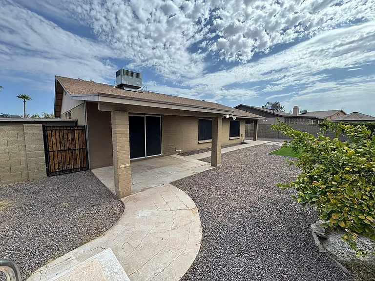 3201 W Paradise Ln — Photo 24