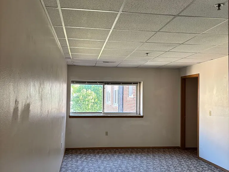 109 E Luverne St — Photo 21