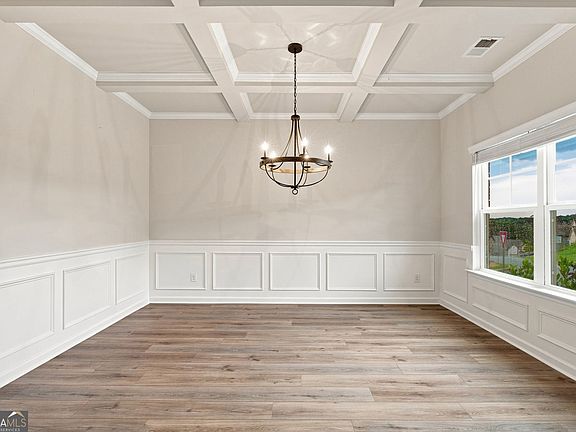 3rd image of 4806 Sultana Way SW