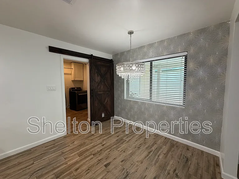 2514 E Fairmount Ave — Photo 12