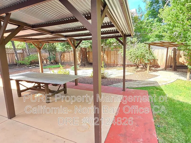 523 Maria Dr — Photo 2