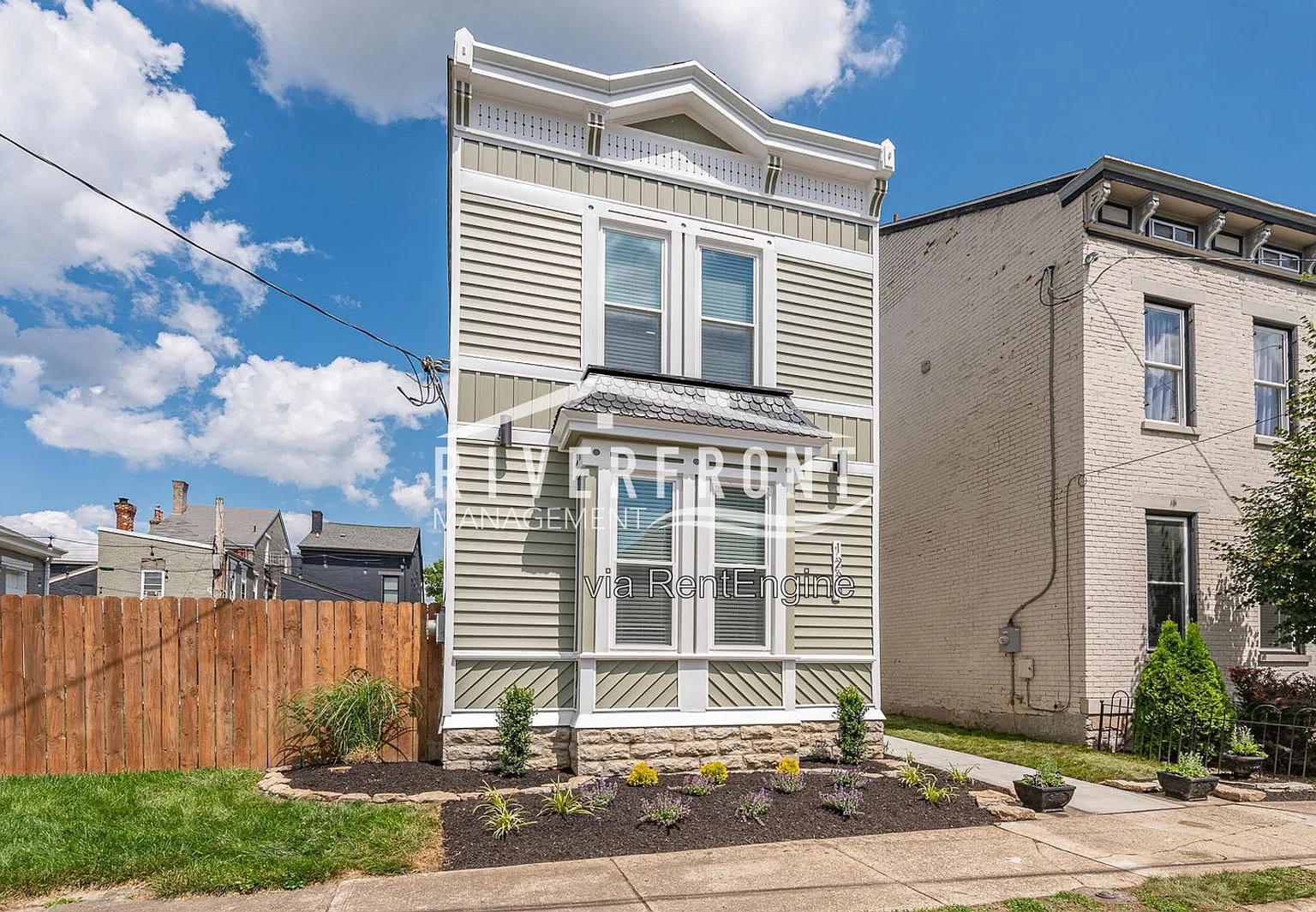 1 bed, 1.0 bath, 950 sqft, $1,495 — Photo 2