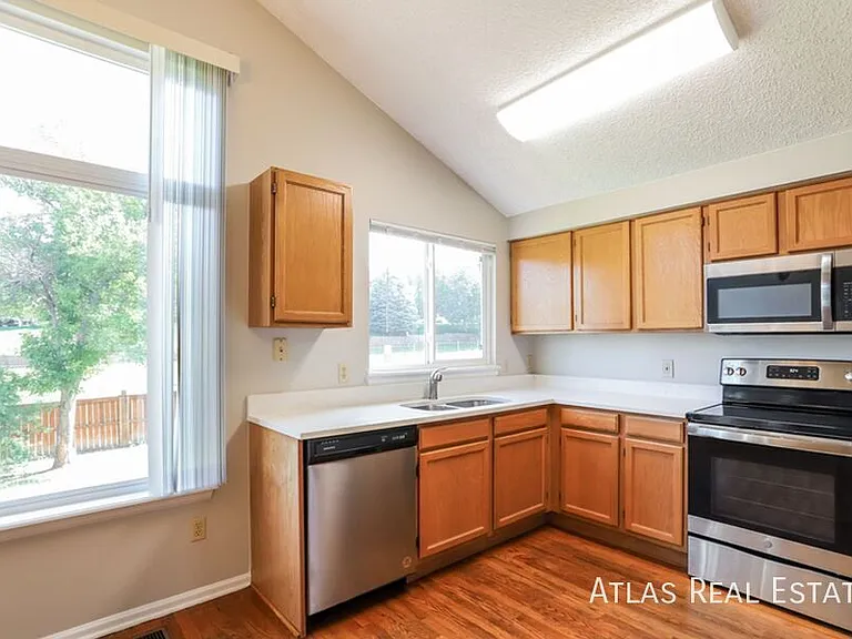 6131 Willowmore Ct — Photo 4