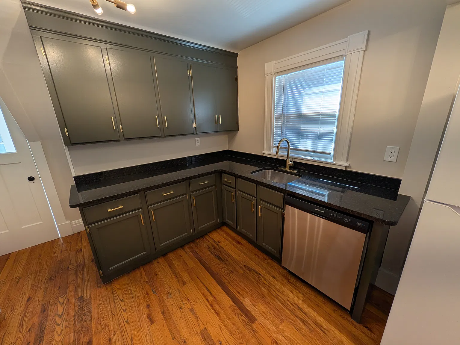 2 bed, $1,650 — Photo 3