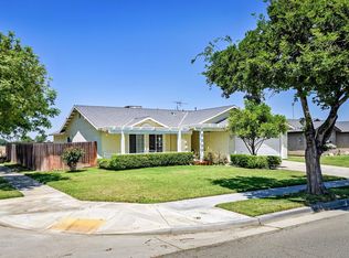 399 Barcelona Dr, Lemoore, CA 93245