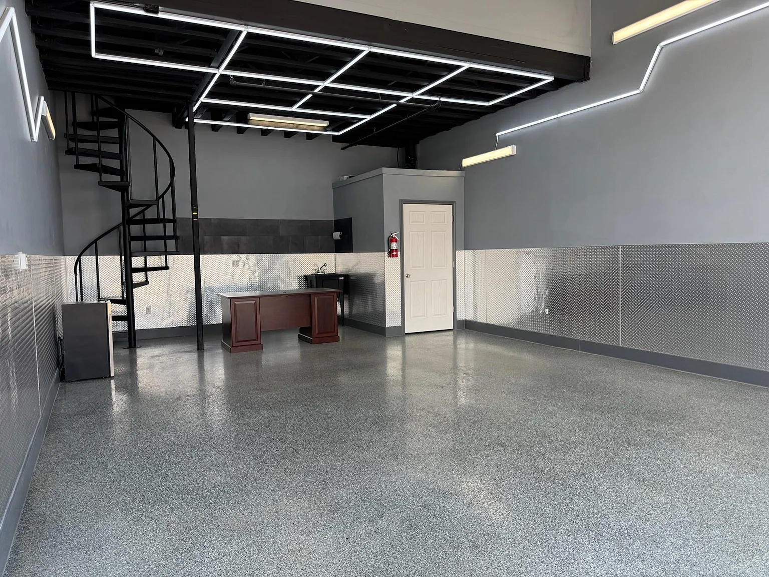 Studio, 900 sqft, $3,000 — Photo 2