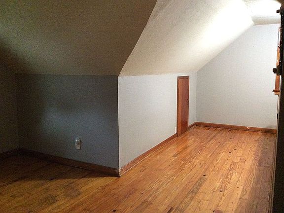 3rd image of 12805 York Blvd