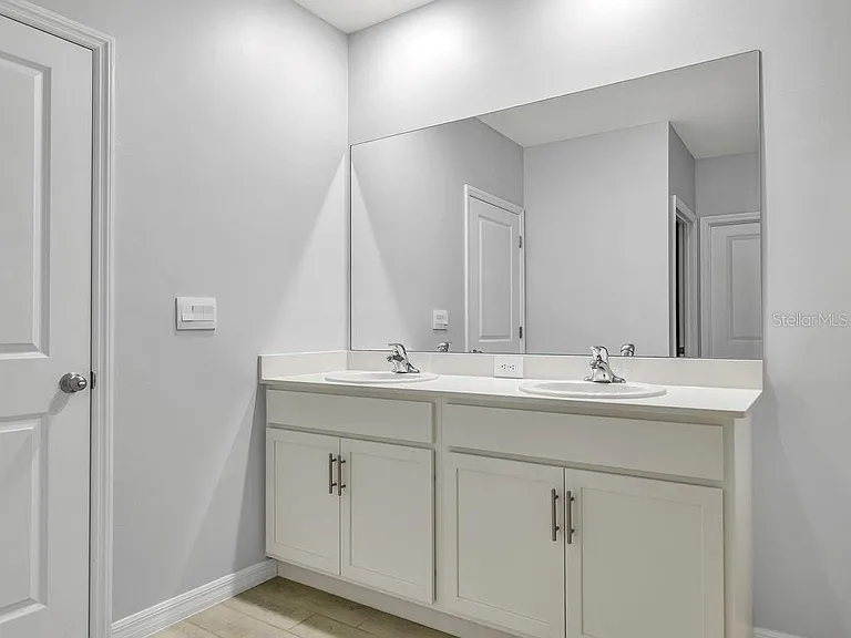 1048 Adalia Ter — Photo 31