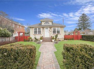 25 Walnut Ave E, Farmingdale, NY 11735