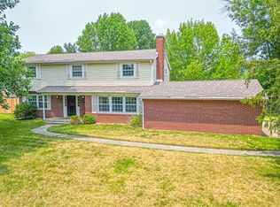 910 Holly Dr, Seymour, IN 47274