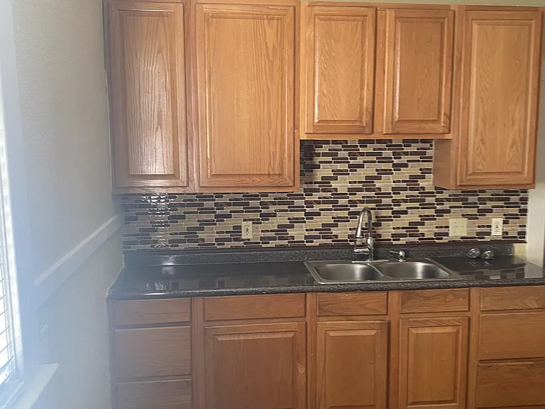 142 N Tucker St — Photo 9