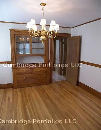 5th image of 110 Poplar St #1