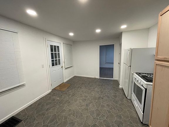 2nd image of 354 Arlington St