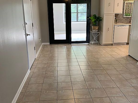 3rd image of 611 NE 39th Ave