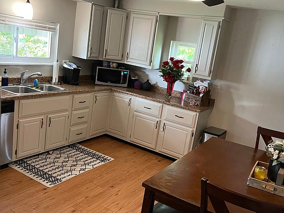 4th image of 917 Hillcrest Ave