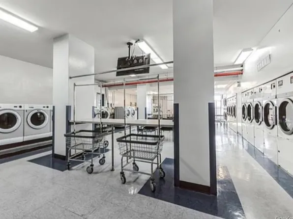 555 Kappock Street image 20 of 23