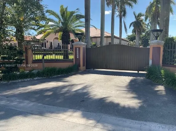 12500 SW 43rd St #R1, Miami, FL 33175