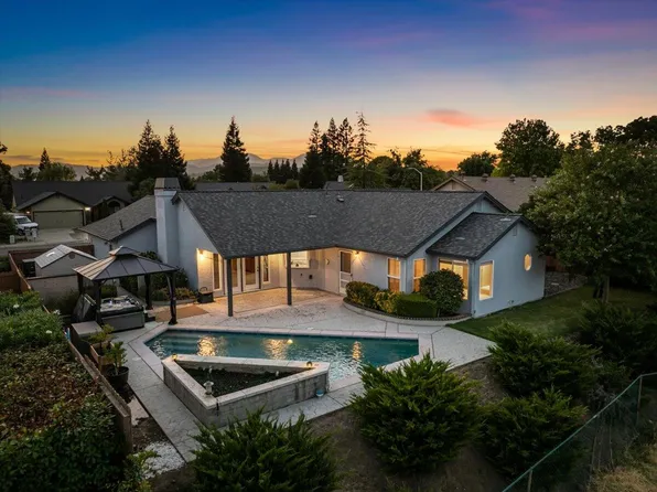 2824 Blue Bell Dr, Redding, CA 96001