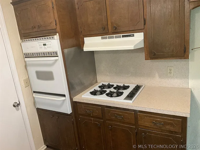 318 S 161st Pl E — Photo 6
