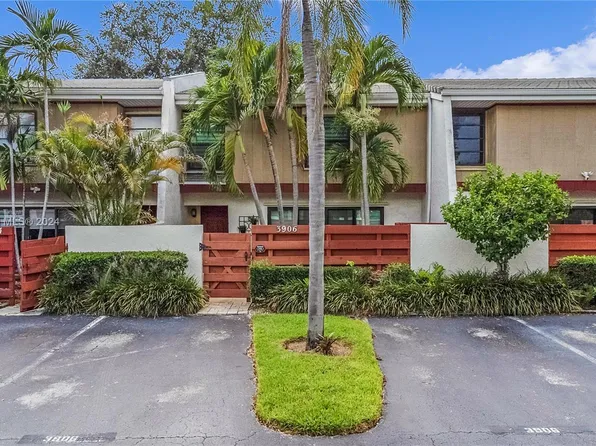 3906 Parkside Ln #228, Hollywood, FL 33021