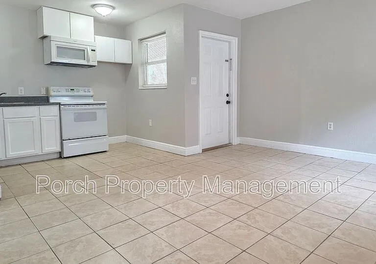 1 Ellis Dr #B — Photo 2
