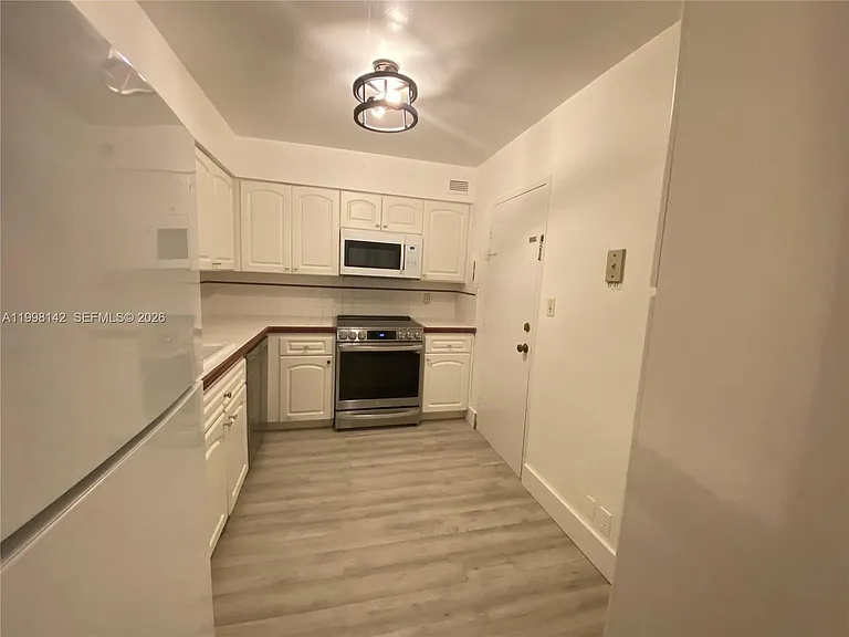 9225 Collins Ave #706 — Photo 12