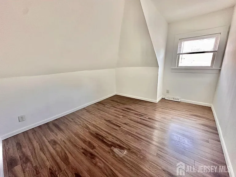 121 Kossuth St #2 — Photo 7