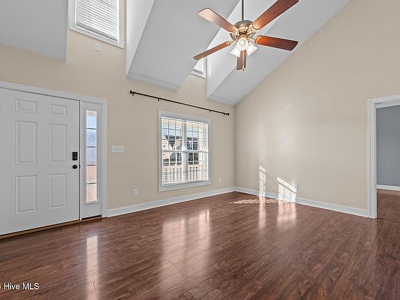 3rd image of 3128 Chesswood Lane