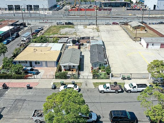 3rd image of 1831 W 3rd St