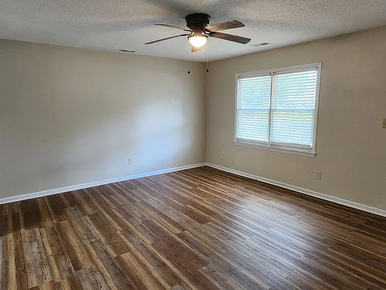 2110 Twin Ave #B — Photo 3
