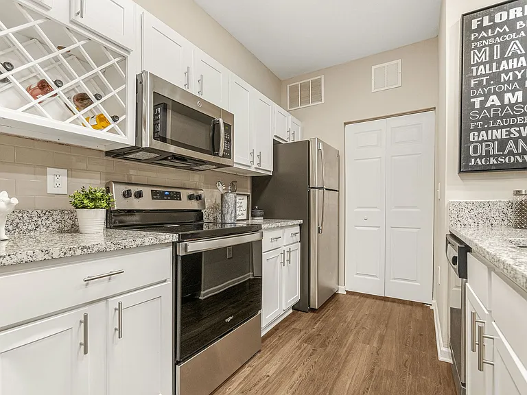 Oaks at Normandy Apartments — Photo 5