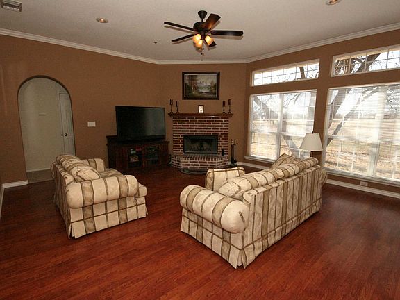 LIVING ROOM...Extra Photo, W