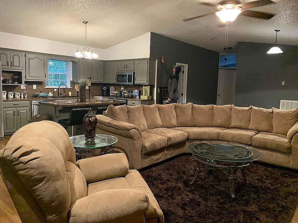 Living room/kitchen area