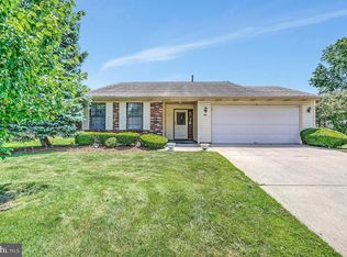 6 Lake View Ter, Columbus, NJ 08022