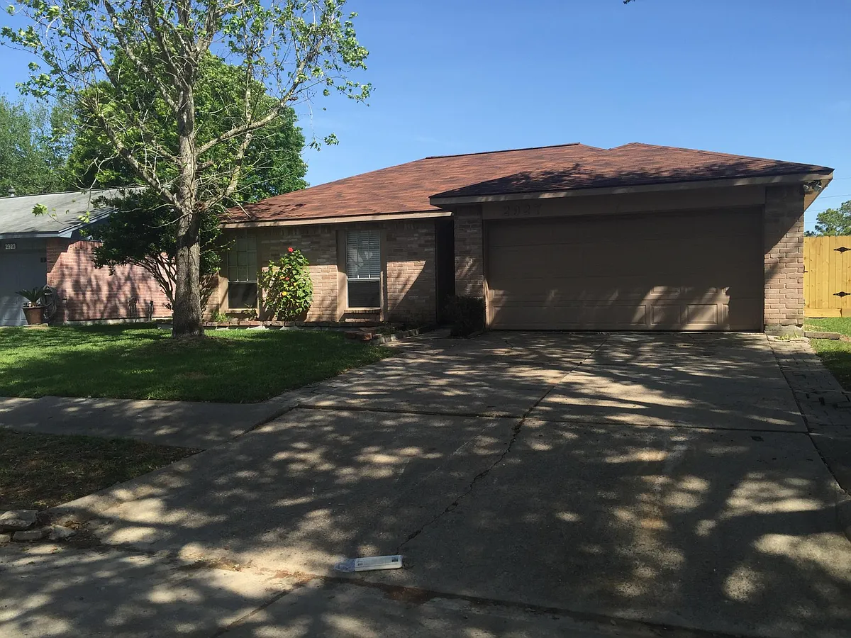 Building Photo - 2927 Helmsley Dr